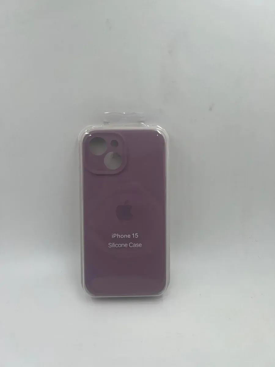 Чехол на iPhone 15 силиконовый, красно-сиреневый